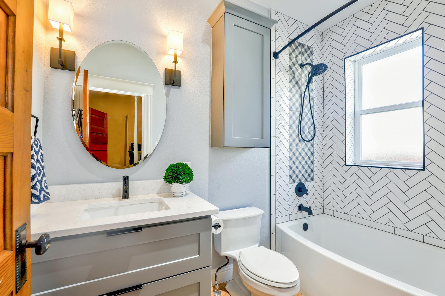 10 Bathroom Cleaning Hacks That Actually Save You Time