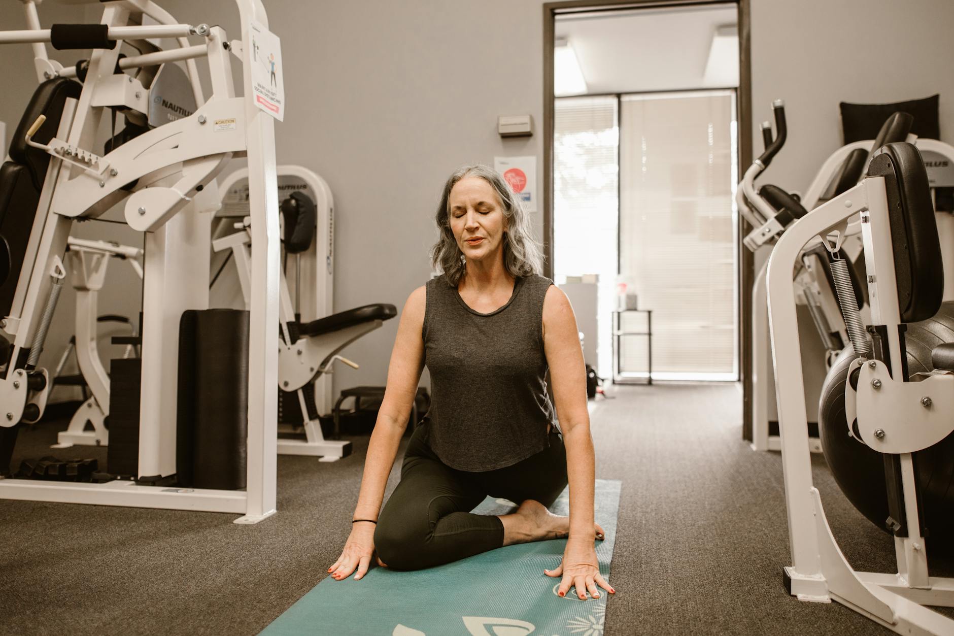 Stress Management Meditation Anti-Inflammatory Lifestyle Midlife woman practicing meditation on a yoga mat, demonstrating stress management and anti-inflammatory lifestyle habits
