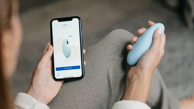 Moonbird vs Phone App Breathing Exercises 2026 Moonbird compared to phone app breathing exercises, showing the screen-free advantage of the haptic device