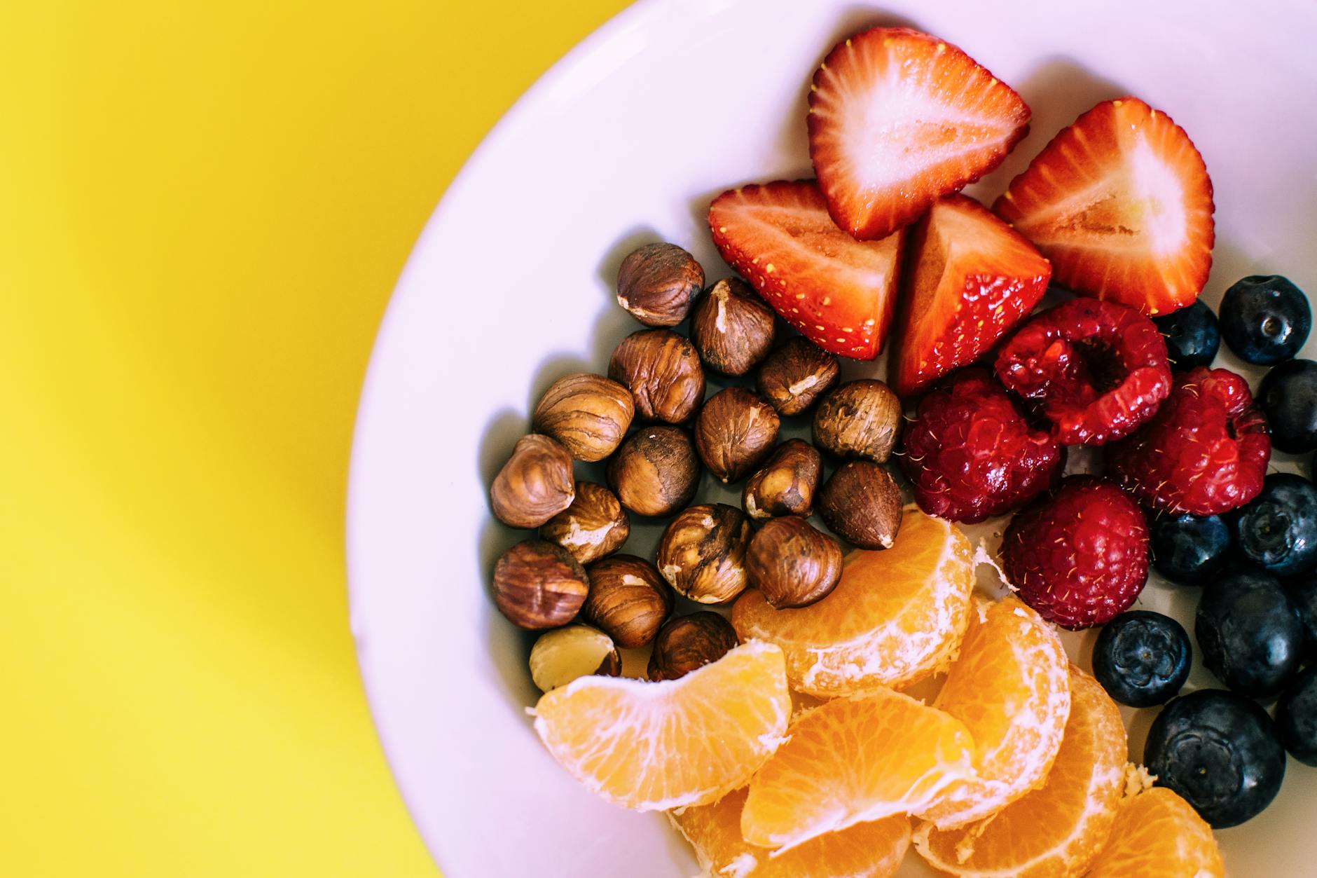 Car Friendly Road Trip Snacks 2026 Bowl of fresh fruits and nuts — ideal car-friendly road trip snack options
